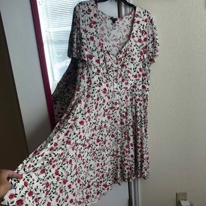 Torrid sz 4 white floral fit and flare dress